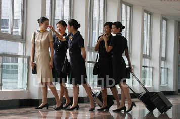 空姐能挣多少钱一个月,空姐工资多少钱一个月薪资待遇高吗