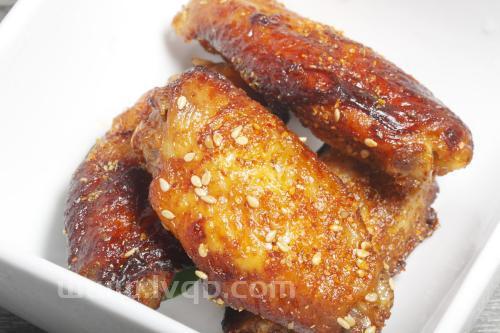 一个鸡翅的热量相当于几碗饭 (一个鸡翅的热量)