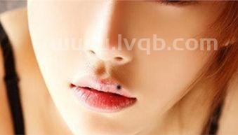 嘴巴周围哪些痣是好痣(女人嘴巴周围的痣图解)