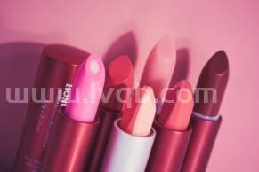 口红过期还能涂吗(口红过期了照样擦)