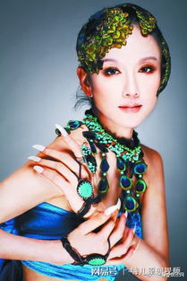 60岁杨丽萍纤细美背照惊呆网友,女性该如何 驻颜 (美女背影照)