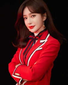 春晚万茜旁边的人是谁(秦岚是哪里人)