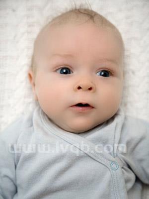 婴幼儿身高体重,两个月大婴幼儿的标准身高和体重是多少