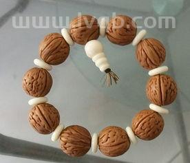 桃核手串怎么盘红(桃核手串怎么盘红)