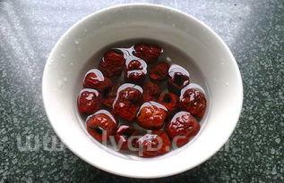 煮红枣为什么有白色的漂浮物为什么煮红枣的时候上面一层白色的东西