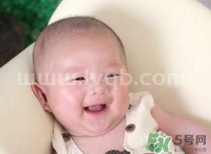 新生儿多久会笑婴儿几个月会笑