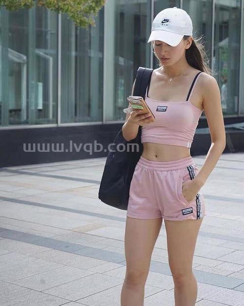 大胆女主播,请介绍一下号称日本最美篮球女主播的宫河玛雅呗?